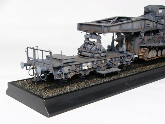 Trumpeter 00209 Morser Karl-Gerat 040/041 on railway transport carrier 1:35