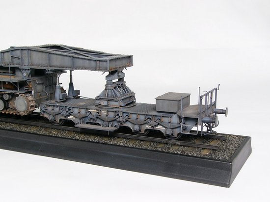 Trumpeter 00209 Morser Karl-Gerat 040/041 on railway transport carrier 1:35