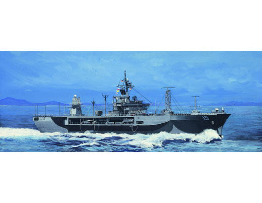 Trumpeter USS BLUE RIDGE LCC-19 1997 05715 1:700