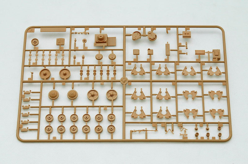 Trumpeter France 39(H) TANK SA 38 37mm gun 00352 1:35