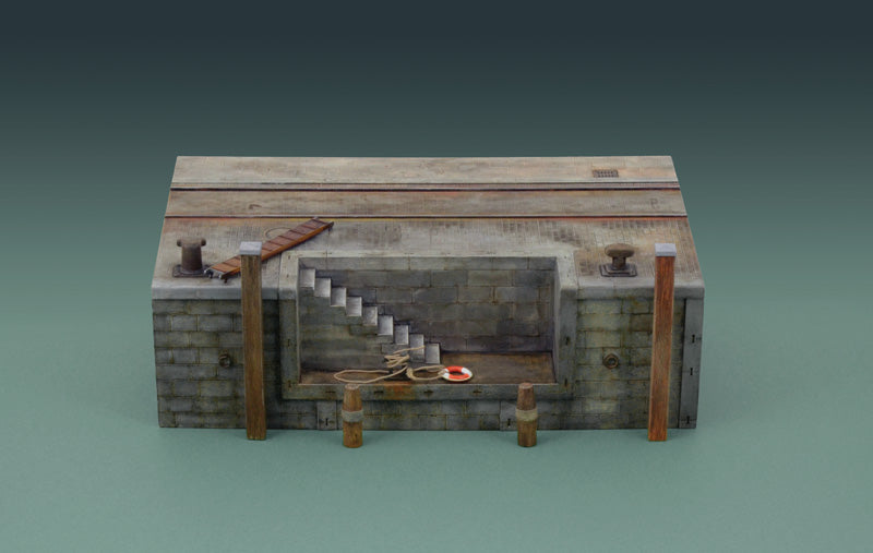 Italeri 5615 - SCALE 1 : 35 Dock with Stairs