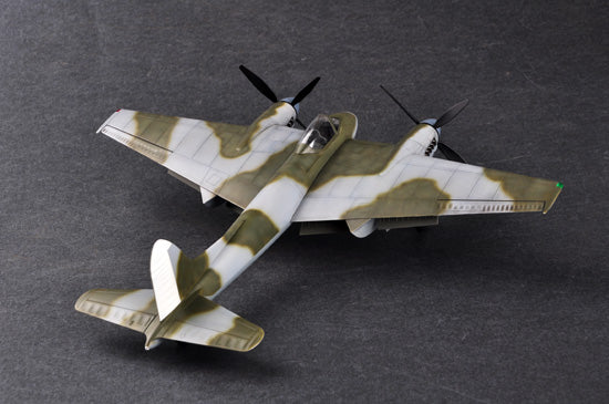 Trumpeter De Havilland Hornet F.3 02894 1:48