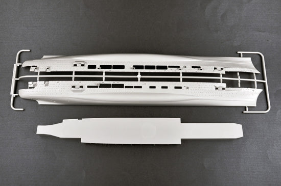 Trumpeter German Navy Aircraft Carrier DKM Graf Zeppelin 05627 1:350