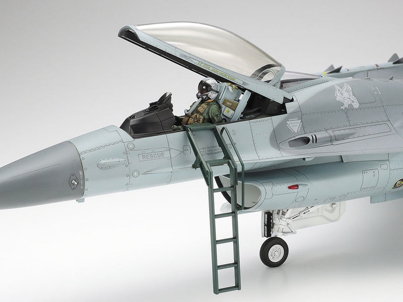 Tamiya 60315 LOCKHEED MARTIN F-16CJ BLK 50 Fighting Falcon, 1:32 Scale