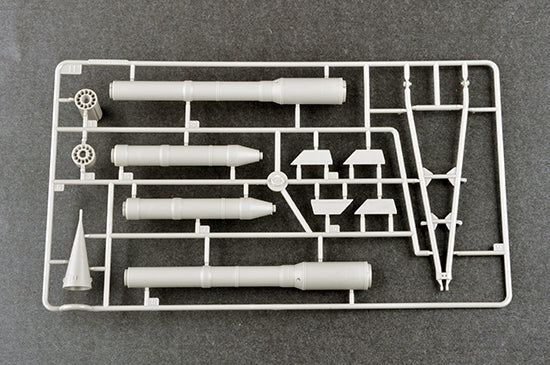 Trumpeter 2P16 Launcher with Missile of 2k6 Luna (FROG-5) 09545 1:35