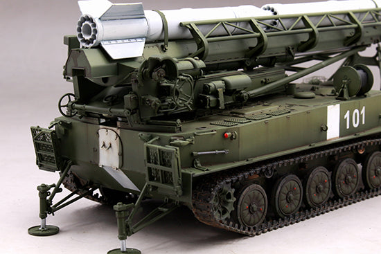 Trumpeter 2P16 Launcher with Missile of 2k6 Luna (FROG-5) 09545 1:35