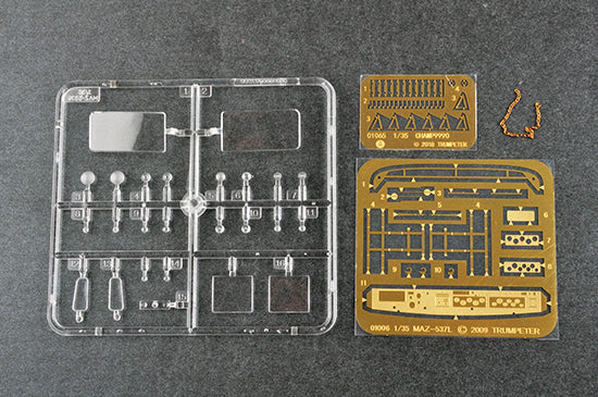 Trumpeter 01065 MAZ-537G Late Production type with ChMZAP-9990 Semi-Trailer 1:35