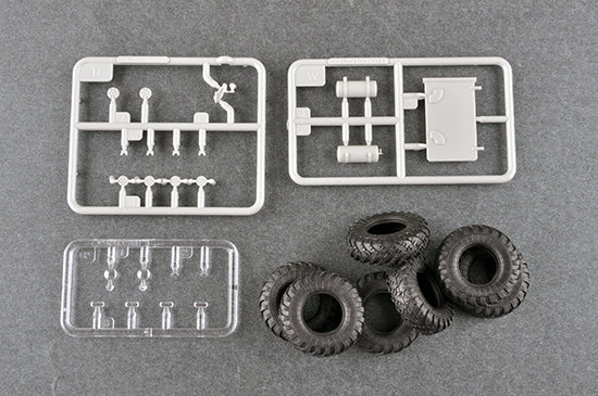 Trumpeter Soviet BTR-152V1 APC 09573 1:35