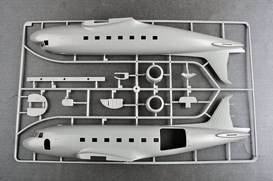 Trumpeter DC-3 CNAC 05813 1:48