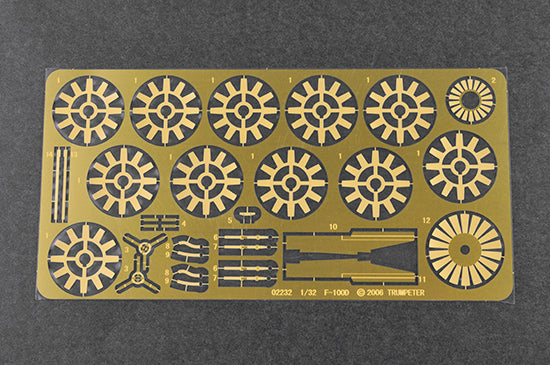 Trumpeter F-100C Super Sabre 03221 1:32