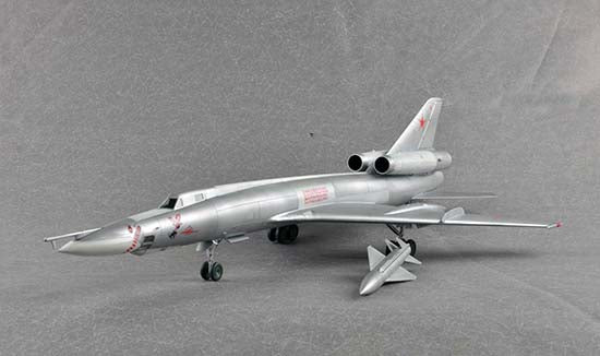 Trumpeter Soviet Tu-22 "Blinder" tactical bomber 01695 1:72