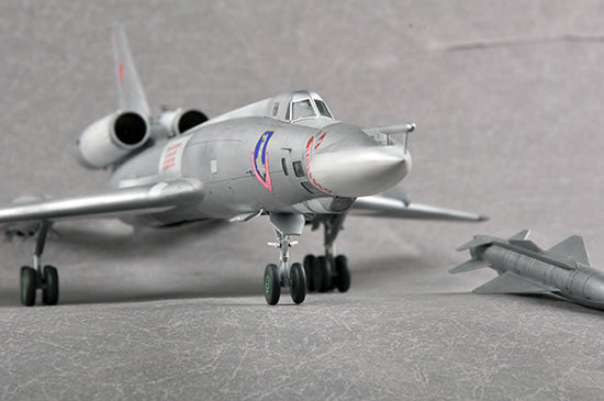 Trumpeter Soviet Tu-22 "Blinder" tactical bomber 01695 1:72