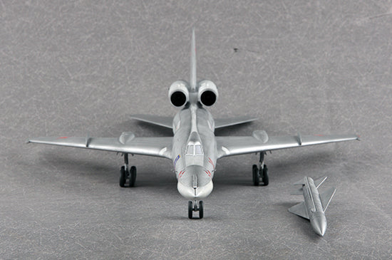 Trumpeter Soviet Tu-22 "Blinder" tactical bomber 01695 1:72