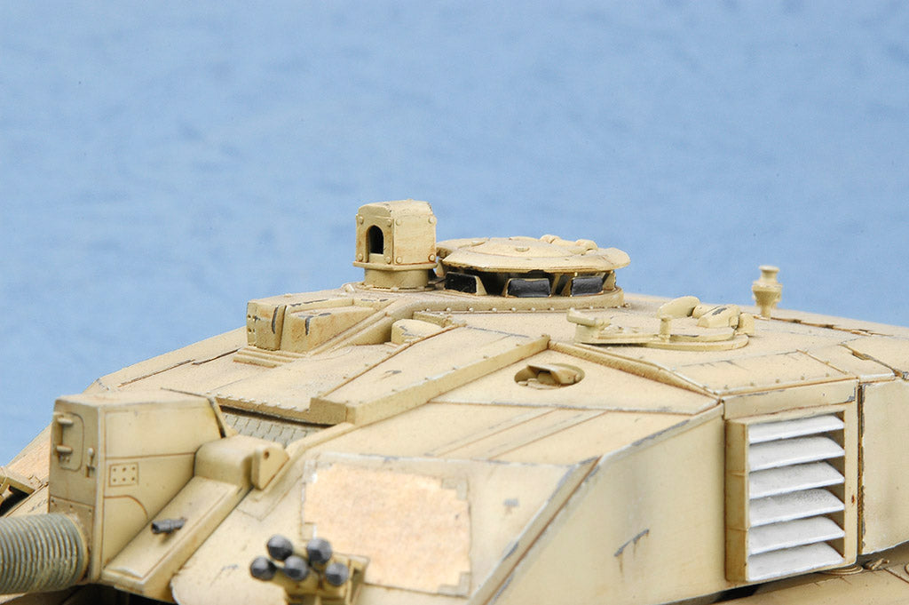 Bachmann Europe plc - Challenger 2 Basra 'Op Telic' w/ up armour