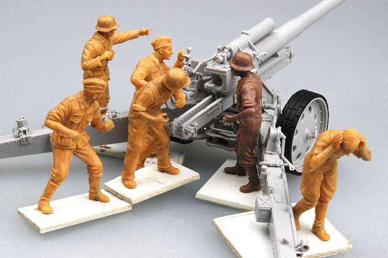 Trumpeter German s.FH 18 Field Howitzer Gun Crew 00425 1:35