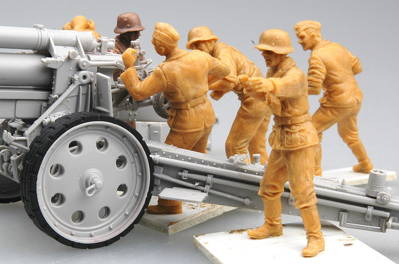 Trumpeter German s.FH 18 Field Howitzer Gun Crew 00425 1:35