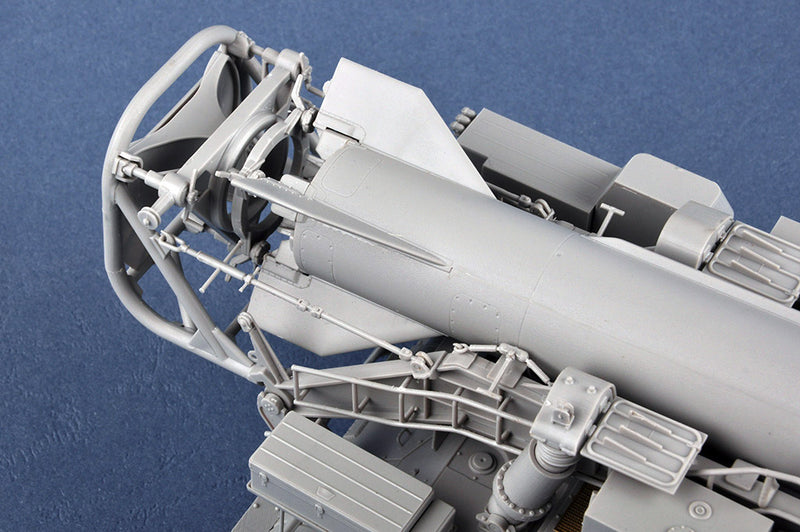 Trumpeter 01024 Ex-Soviet 2P19 Launcher w/R-17 Missile(SS-1C