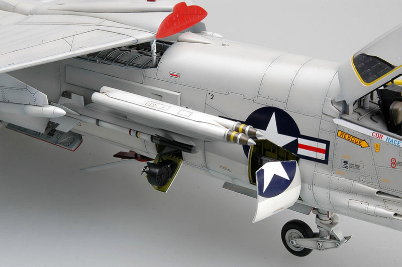 Trumpeter F-8J Crusader 02273 1:32