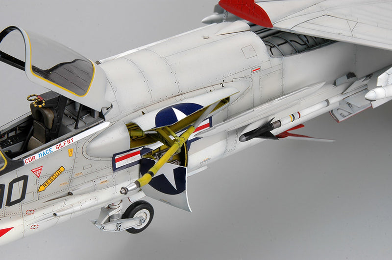 Trumpeter F-8J Crusader 02273 1:32