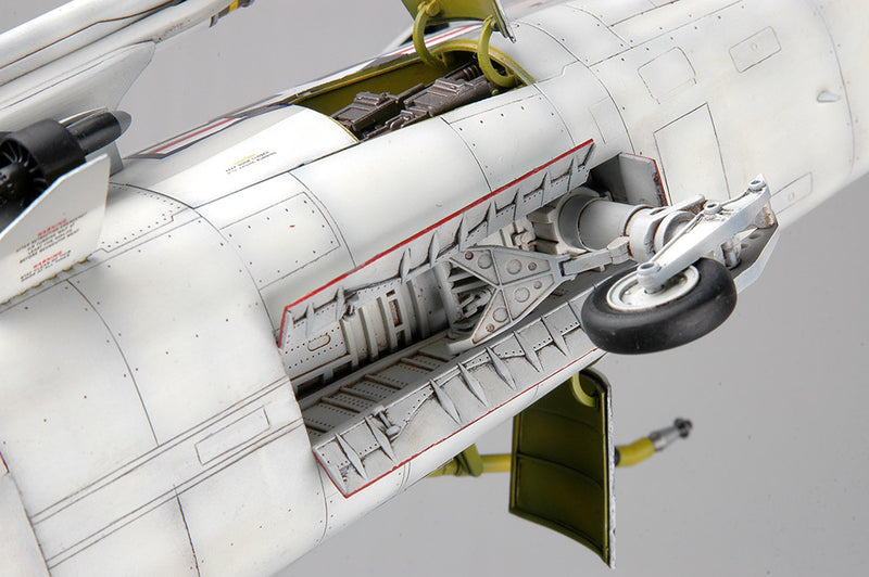 Trumpeter F-8J Crusader 02273 1:32