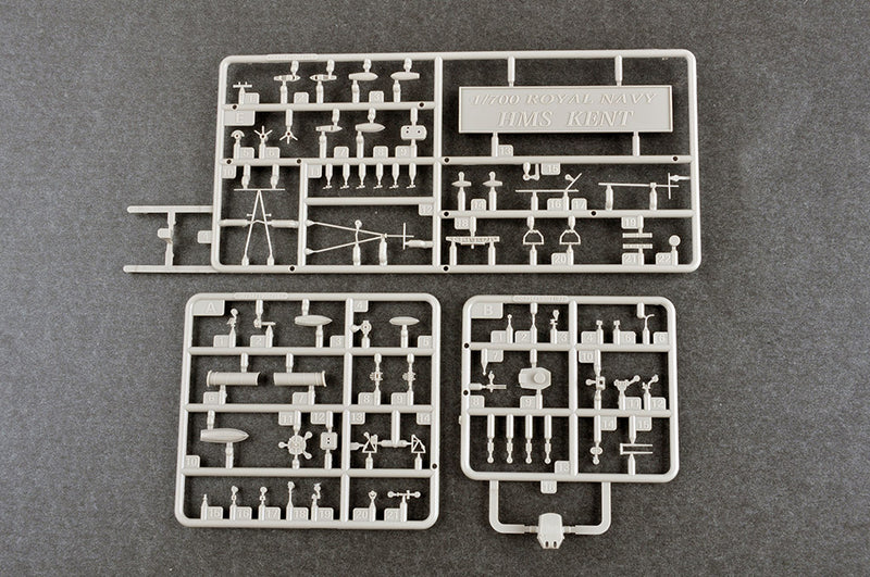 Trumpeter 06735 HMS Kent 1:700