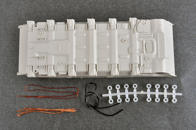 Trumpeter 09609 Russian T-72B1 with KTM-6 & Grating Armour 1:35