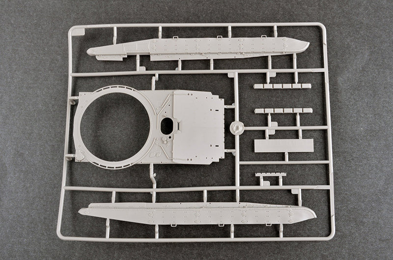 Trumpeter 09609 Russian T-72B1 with KTM-6 & Grating Armour 1:35