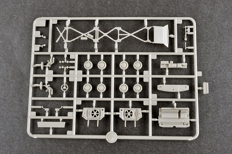 Trumpeter Russian 9P140 TEL of 9K57 Uragan Multiple Launch Rocket System 07180 1:72