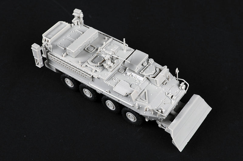 Trumpeter 07456 M1132 Stryker Engineer Squad Vehicle w/SOB 1:72