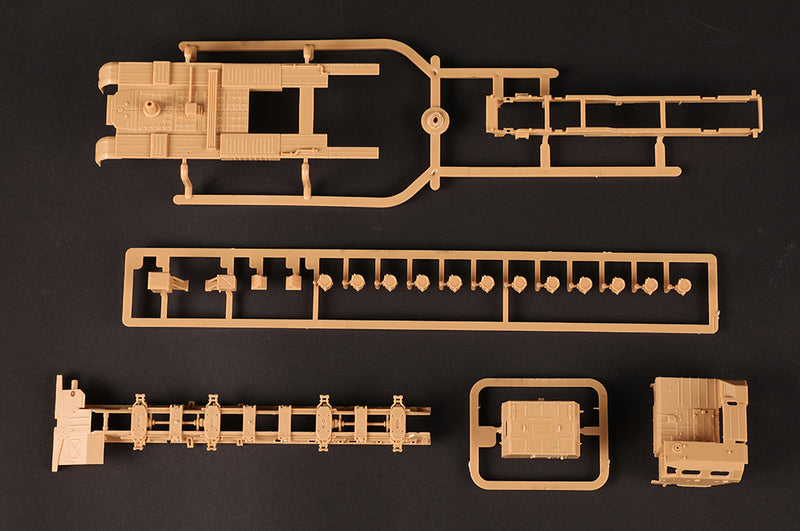 HobbyBoss Russian 9A52-2 Smerch-M multiple rocket launcher of RSZO 9k58 Smerch MRLS 82940 1:72