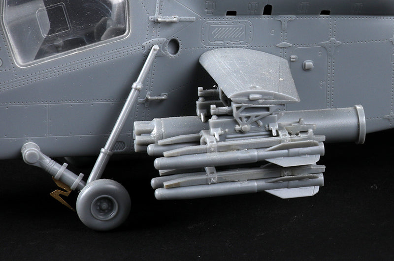Trumpeter 05819 Z-19 Light Scout/Attack Helicopter 1:48