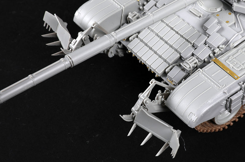 Trumpeter 09609 Russian T-72B1 with KTM-6 & Grating Armour 1:35