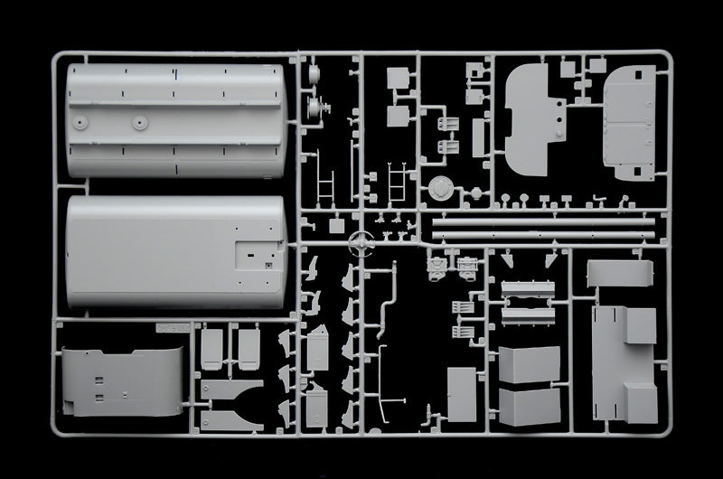 Italeri 6554 - SCALE 1 : 35 M978 FUEL SERVICING TRUCK