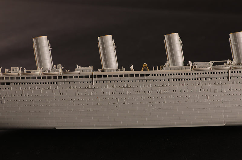 HobbyBoss Titanic 83420 1:700