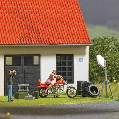 Busch HO 79811 Biker Model Action Set