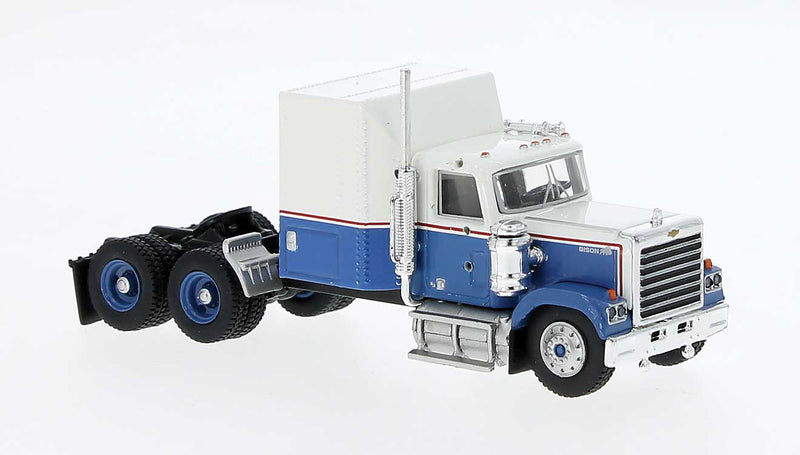 PREORDER Brekina Automodelle 85781 HO Chevy Bison white/blue