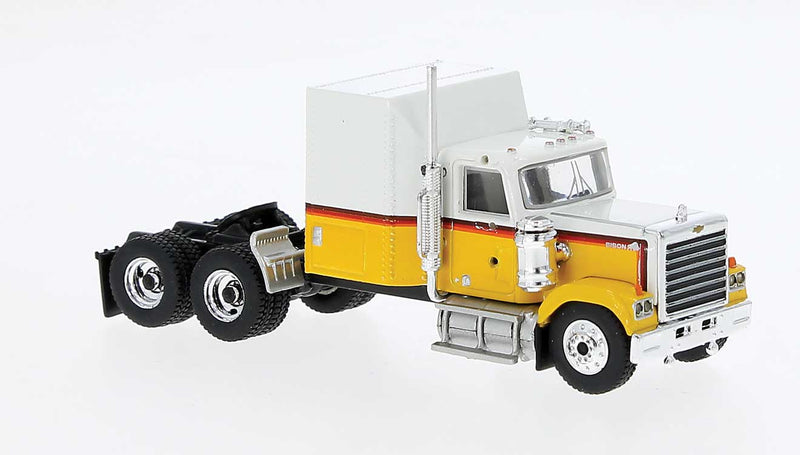 PREORDER Brekina Automodelle 85782 HO Chevy Bison white/yellow