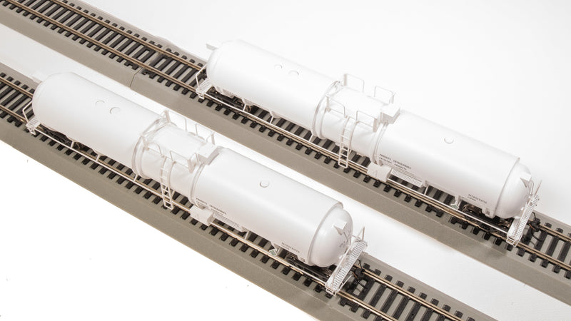 BLI 8037 Cryogenic Tank Car, UTLX White, 2-Pack, HO