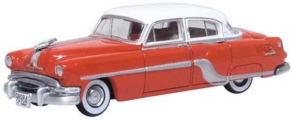 Oxford Diecast 87PC54004 1954 Pontiac Chieftain 4-Door Sedan - Assembled -- Coral Red, Winter White, HO