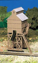 Bachmann Trains N 45811 Coaling Station with figure (Assembled), 1-5/8 x 2-1/8" 4.1 x 5.4cm