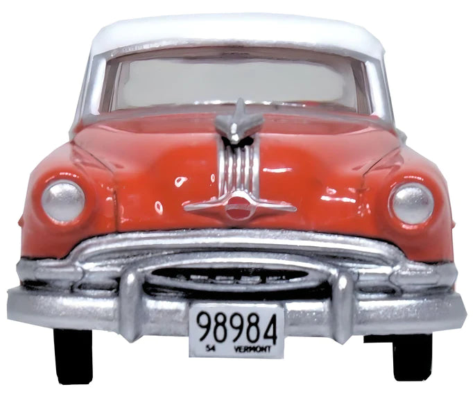 Oxford Diecast 87PC54004 1954 Pontiac Chieftain 4-Door Sedan - Assembled -- Coral Red, Winter White, HO