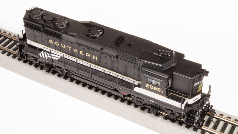 BLI 9579 EMD GP30, SOU 2588, Tuxedo Scheme, No-Sound / DCC-Ready, HO