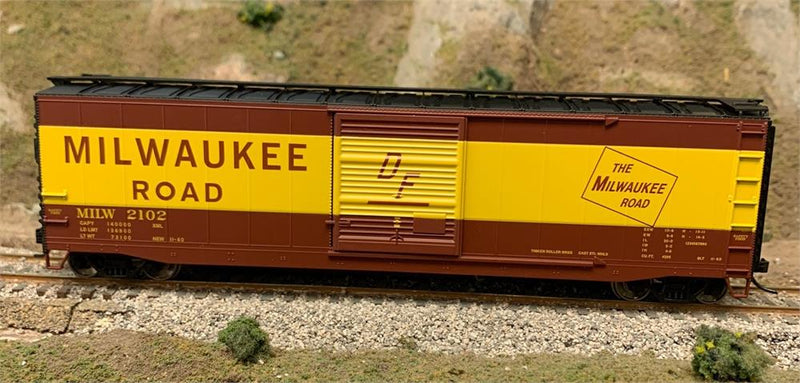 RIVAROSSI HR6584D 50' SLIDING-DOOR BOXCAR WITH ROOFWALK MILWAUKEE ROAD