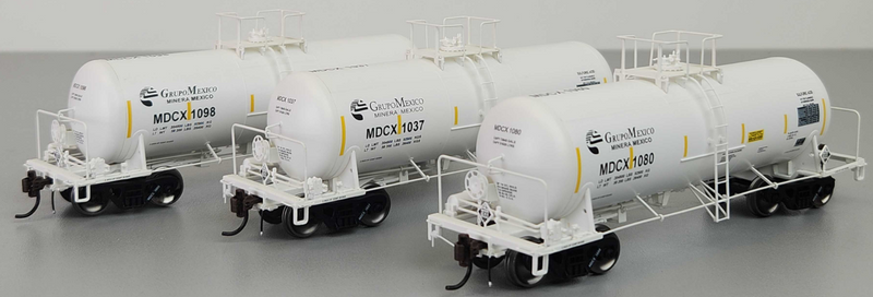 Athearn ATHG25750 HO 13,600-Gallon Acid Tank, MDCX (3)