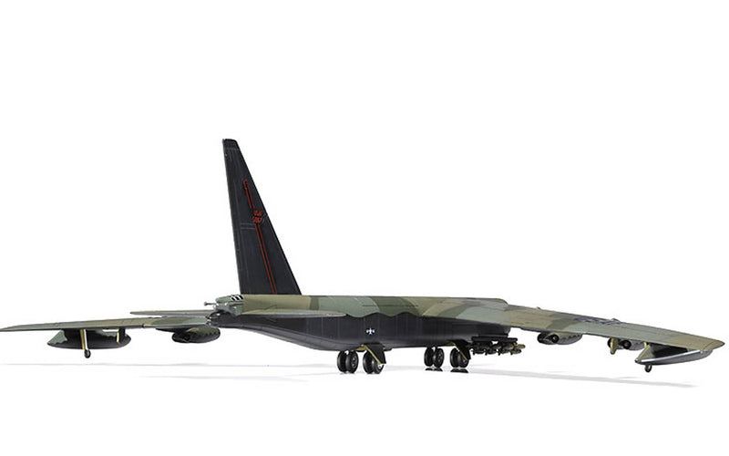 Academy Models 12632 USAF B-52D Stratofortress 1:144