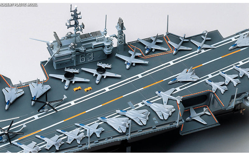 Academy Models 14210 USS KITTY HAWK CV-63 1:800