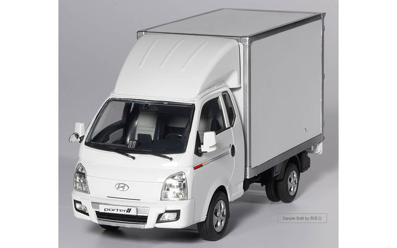 Academy Models 15145 Hyundai Porter II, Dry Van Truck  1:24