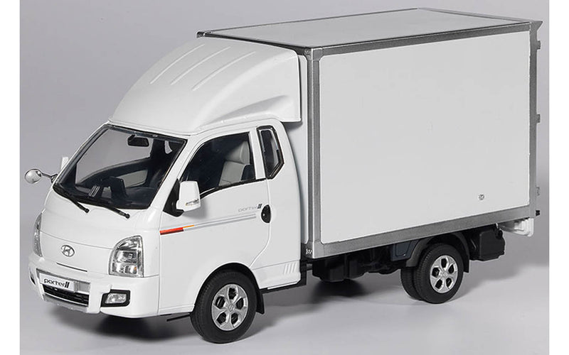 Academy Models 15145 Hyundai Porter II, Dry Van Truck  1:24