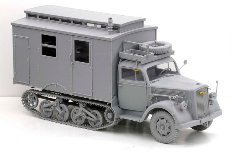 Dragon Models DML 6766 1/35 Sd.Kfz.3 Maultier Ambulance