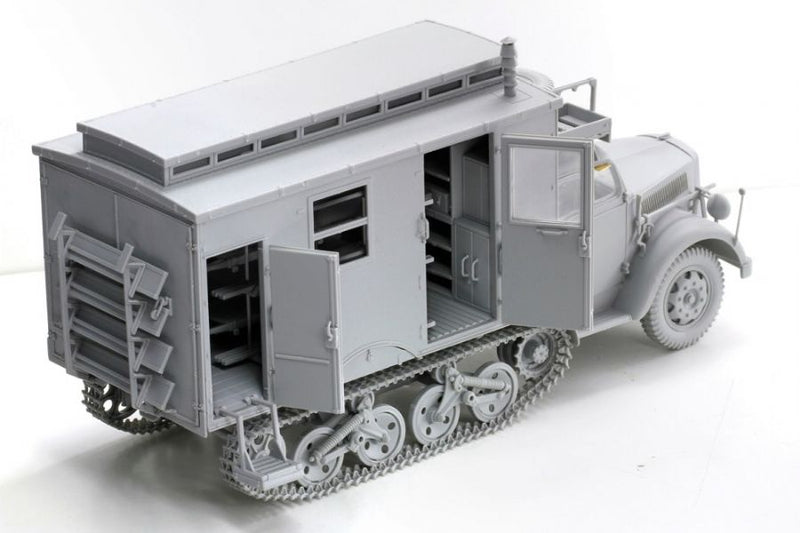 Dragon Models DML 6766 1/35 Sd.Kfz.3 Maultier Ambulance